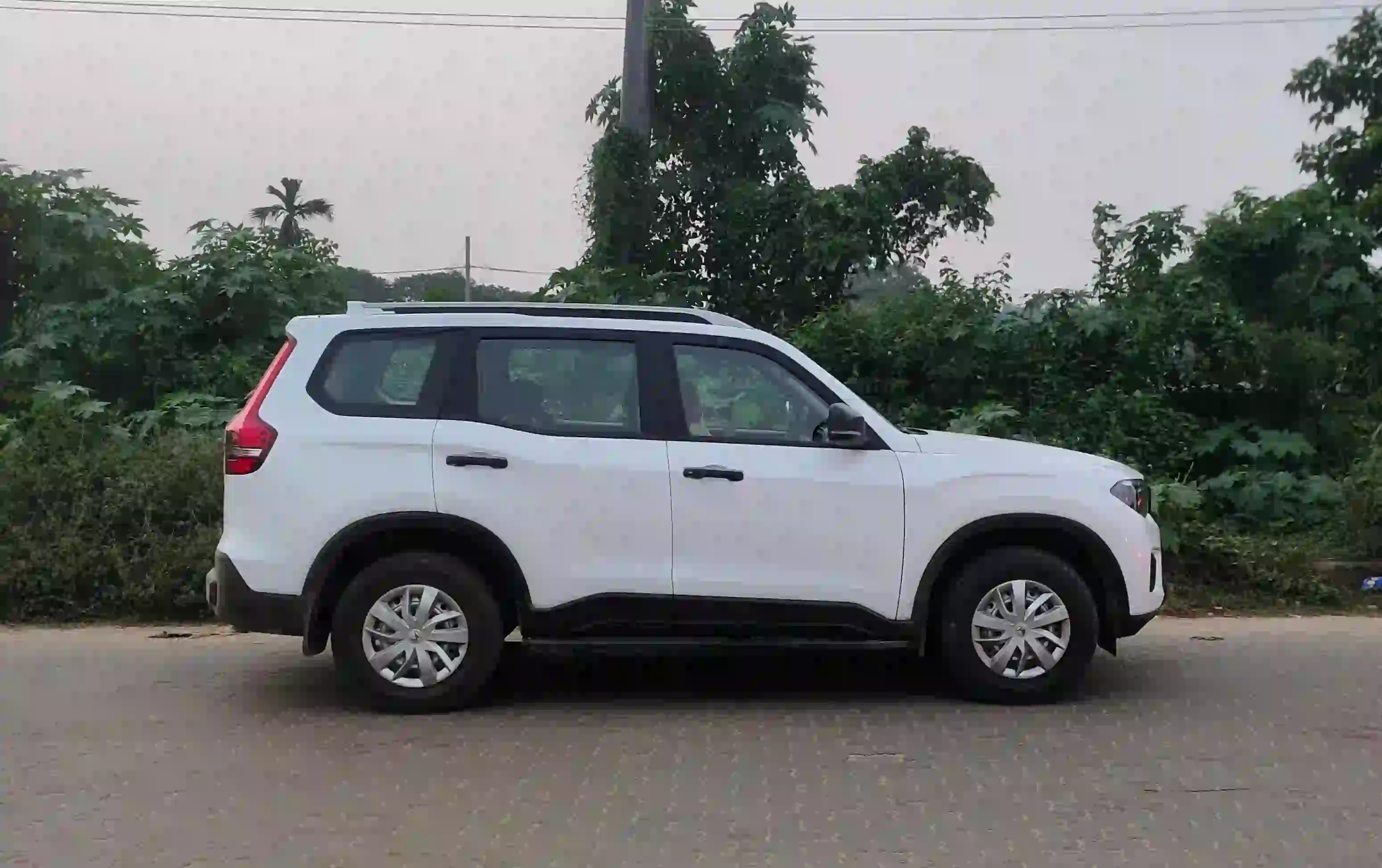 Mahindra Scorpio N – self drive rental in Guwahati, photo 4